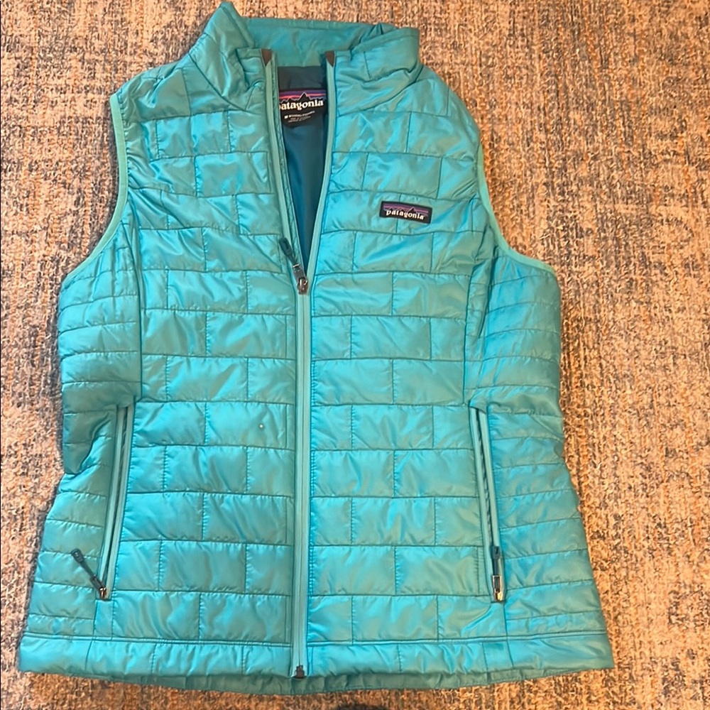 Patagonia women’s Turquoise nano puff Vest